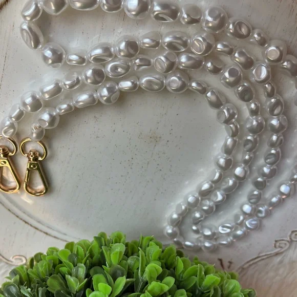Faux pearl crossbody strap 50” new - Picture 6 of 7